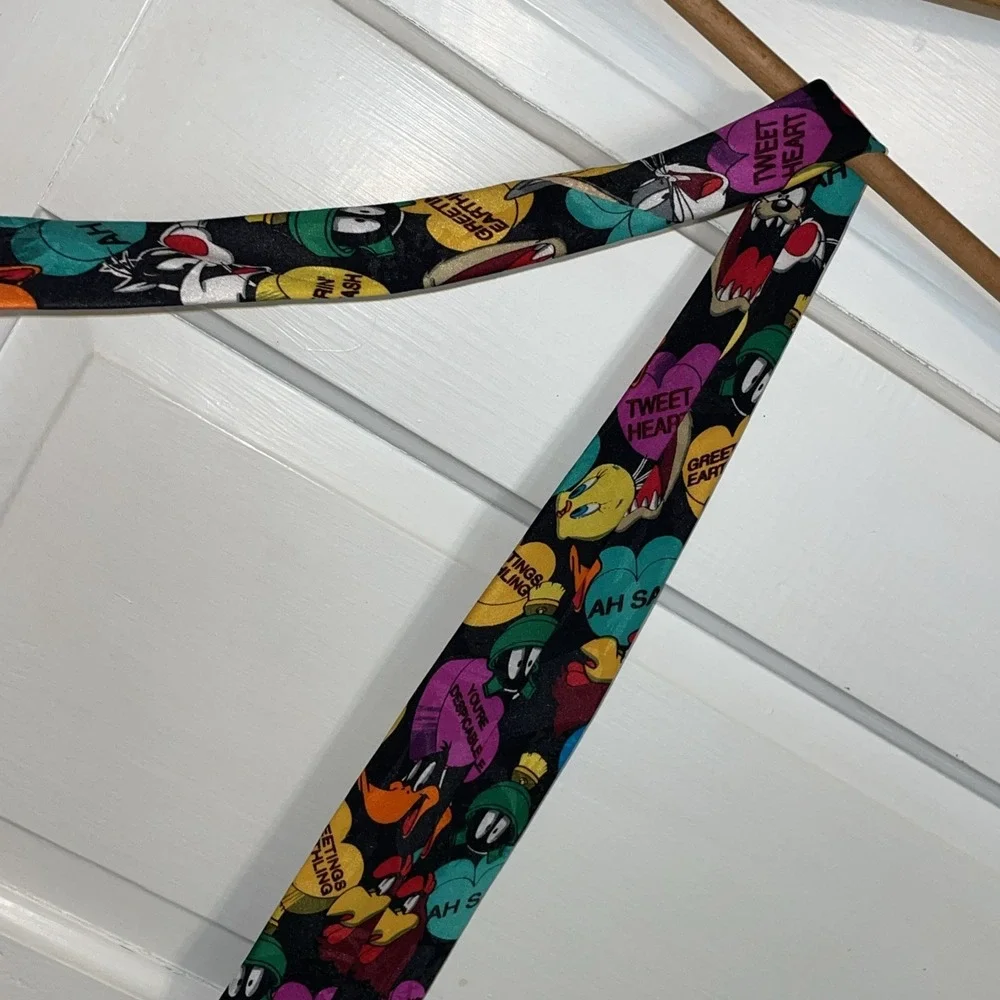 Looney Tunes Mania Tie |‎ 1994 Conversation Hearts Valentine's Day on Black Tie